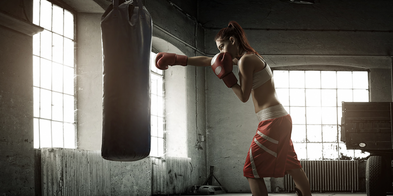 Women boxing